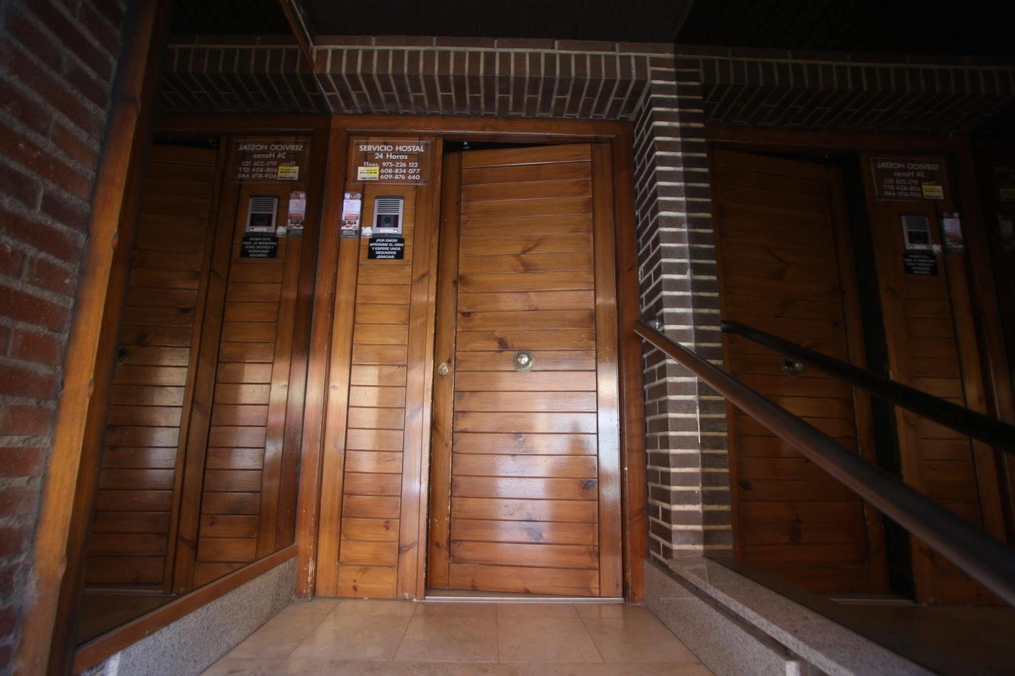 Hostal Caballeros Сория Экстерьер фото